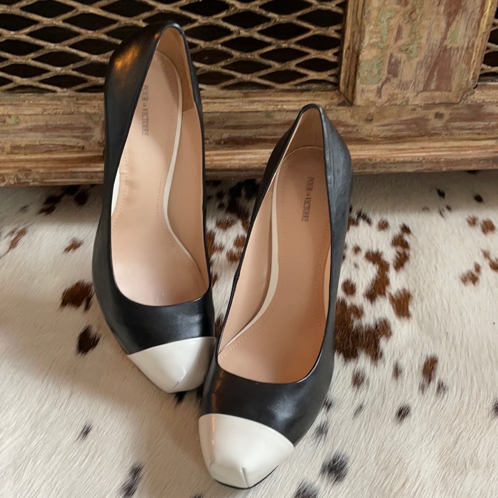 Pour La Victoire Marina platforms